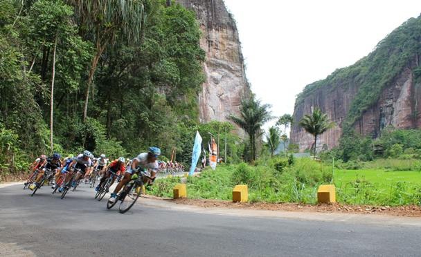 Bersepeda di Lembah Harau: Jelajah Keindahan Alam yang Menakjubkan